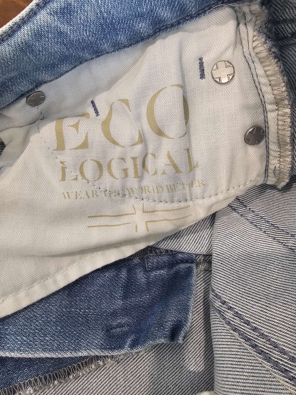 Liverpool Light Wash Wide-Leg Flare Cropped Jeans Women's Sz 2/26 NWT - Picture 7 of 10